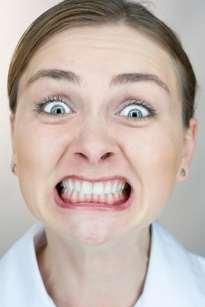 Tips-voor-stoppen-met-tandenknarsen-hulp-tandartsen-Darwinkliniek